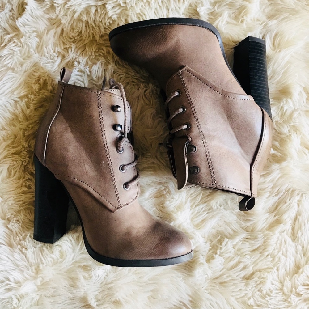 Light brown lace up booties!